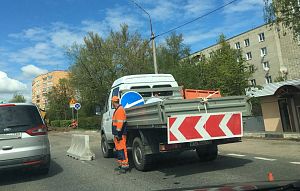 На Волоколамском шоссе меняют бордюры